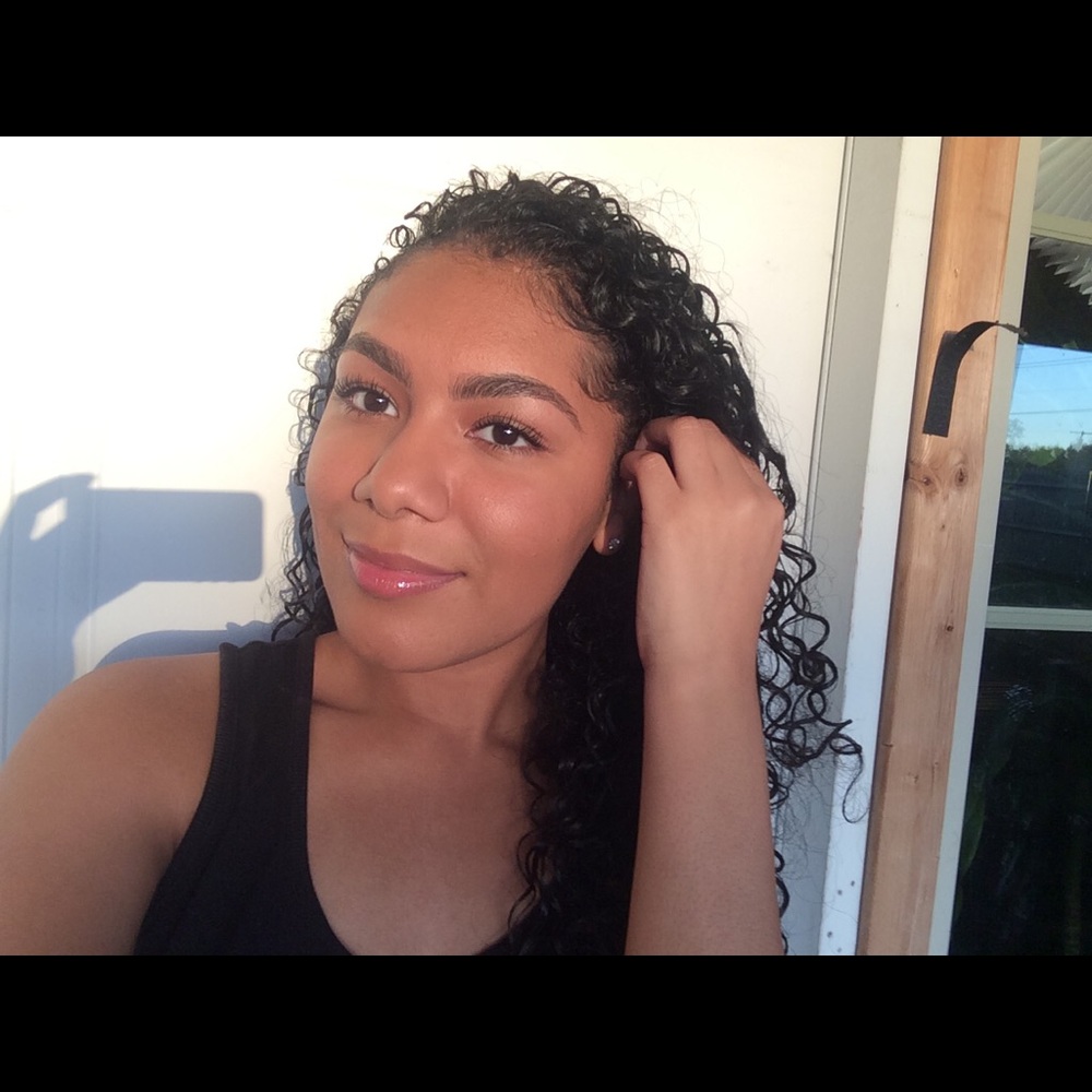 Meet your Posher, Nadia